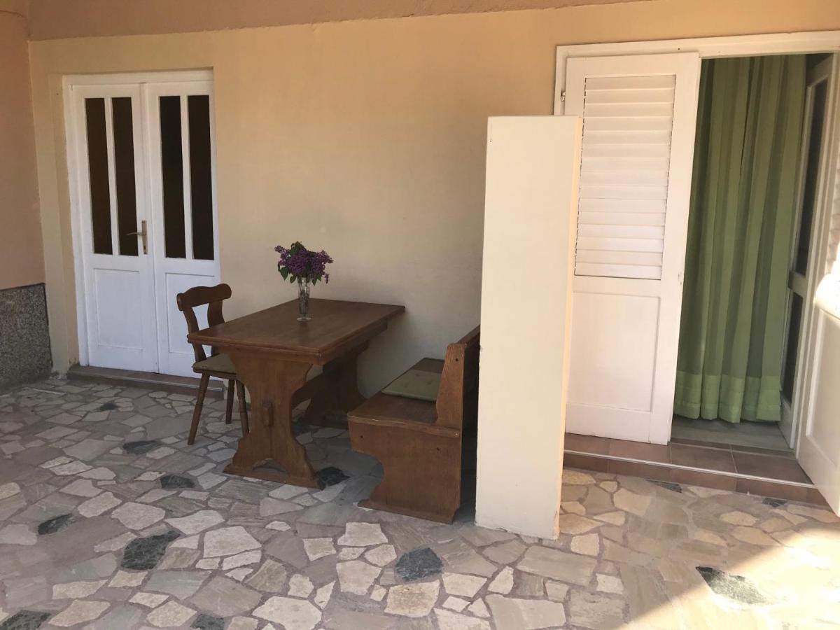 Double Rooms With Terrace Tomica Baška Eksteriør bilde