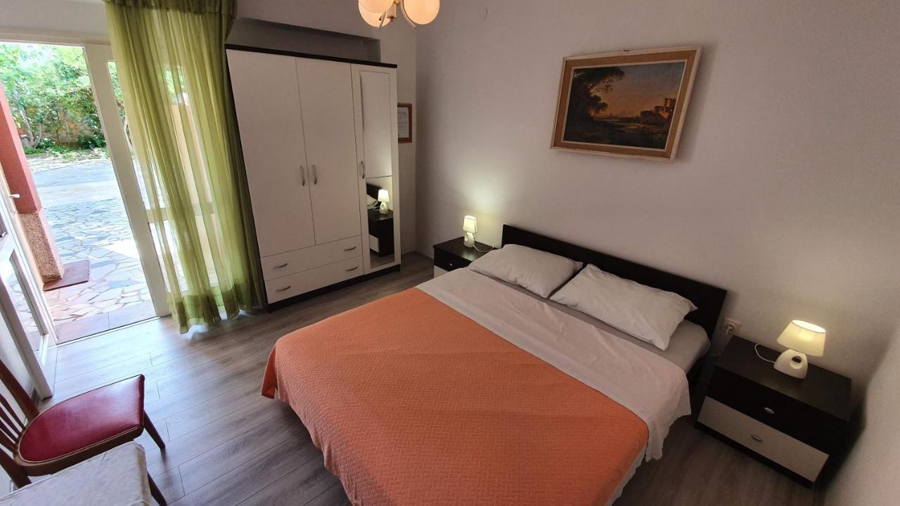 Double Rooms With Terrace Tomica Baška Eksteriør bilde