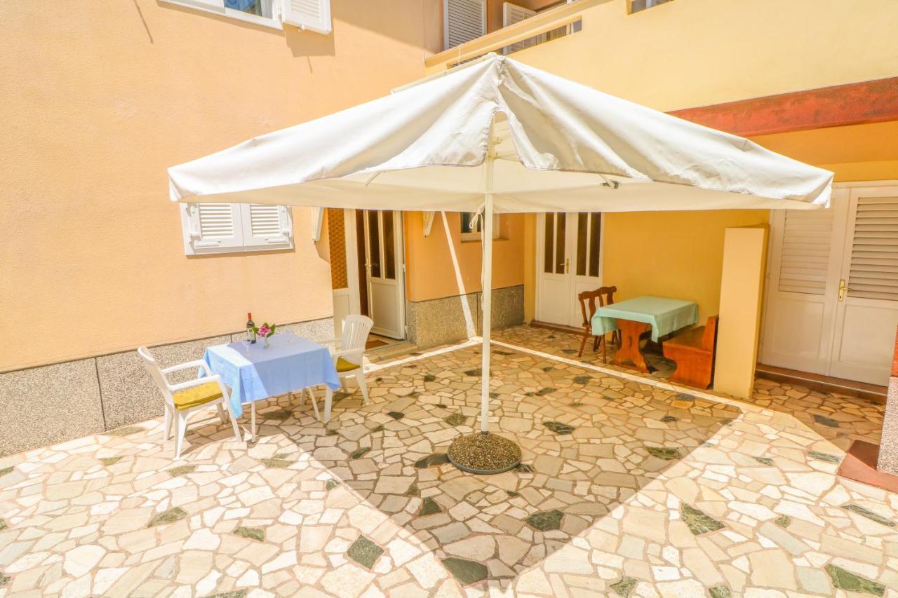 Double Rooms With Terrace Tomica Baška Eksteriør bilde