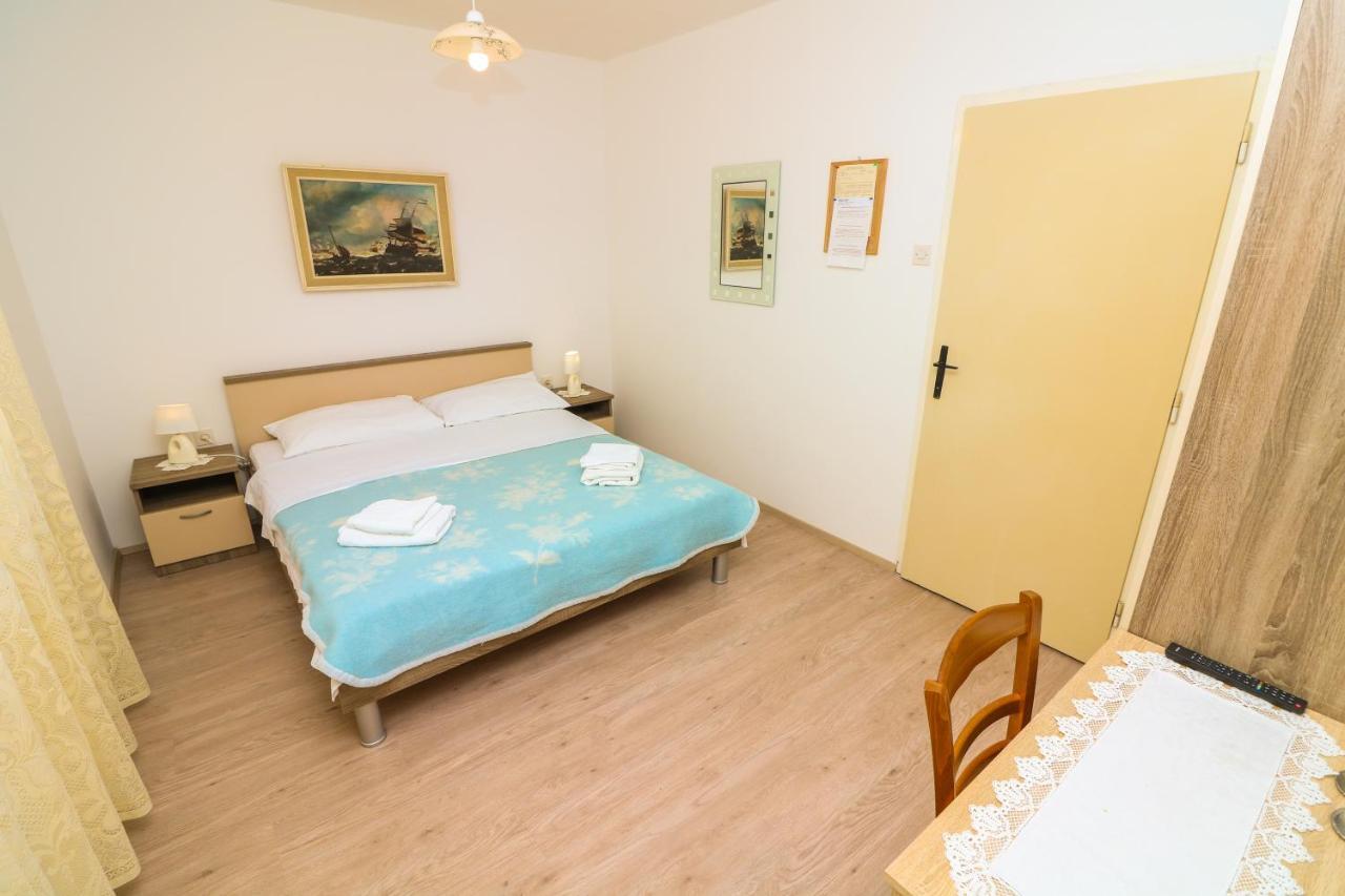 Double Rooms With Terrace Tomica Baška Eksteriør bilde