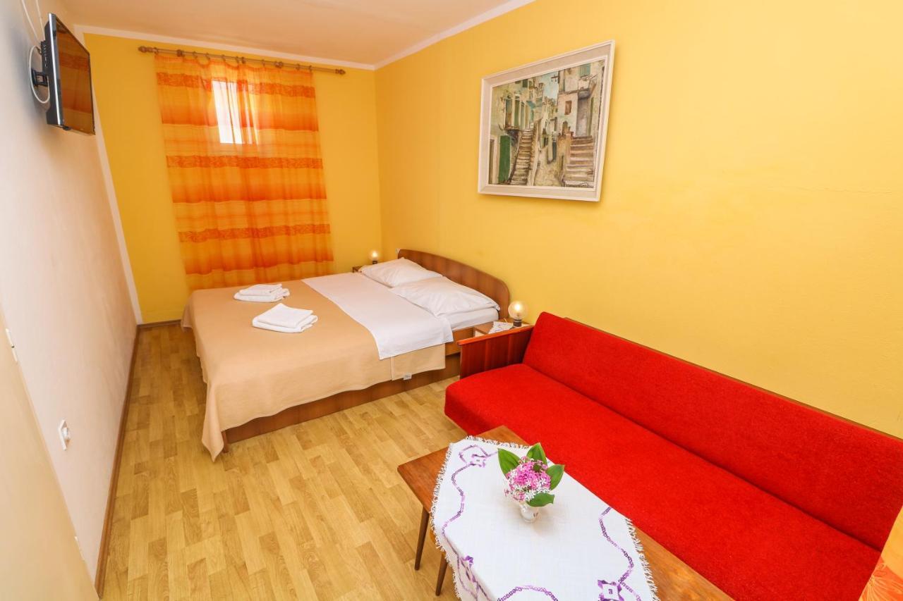 Double Rooms With Terrace Tomica Baška Eksteriør bilde