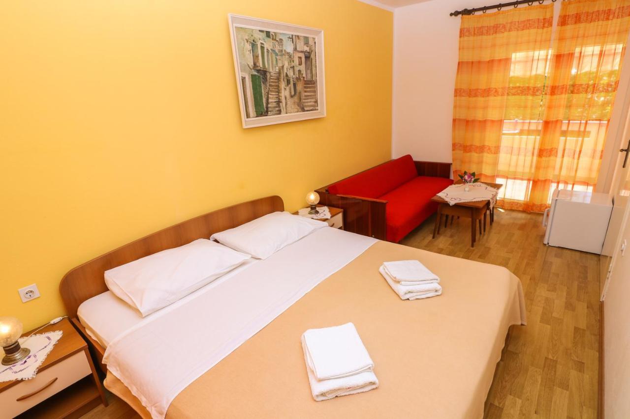 Double Rooms With Terrace Tomica Baška Eksteriør bilde